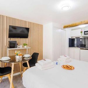 Studio met een King Size Bed